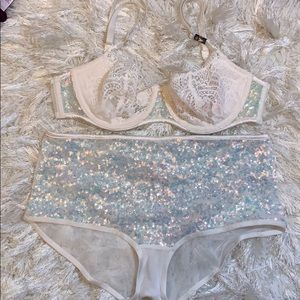 Nwt vs 34B/M sequin
Never been used.